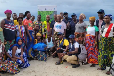 A VSLA group in Saama village, Bonthe Sherbro River Estuary posed for photo together with the West Africa Blue team after receiving training