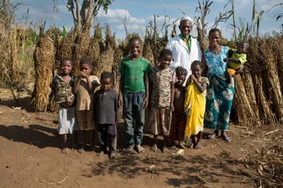 Smallholder family in Muita, Mozambique. Allison Shelley for CGAP